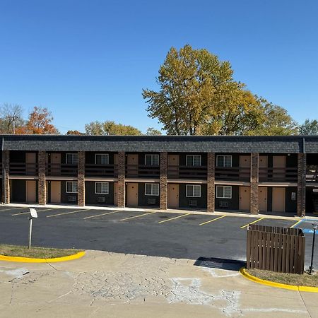 Westbridge Inn And Suites Centerville Exterior photo