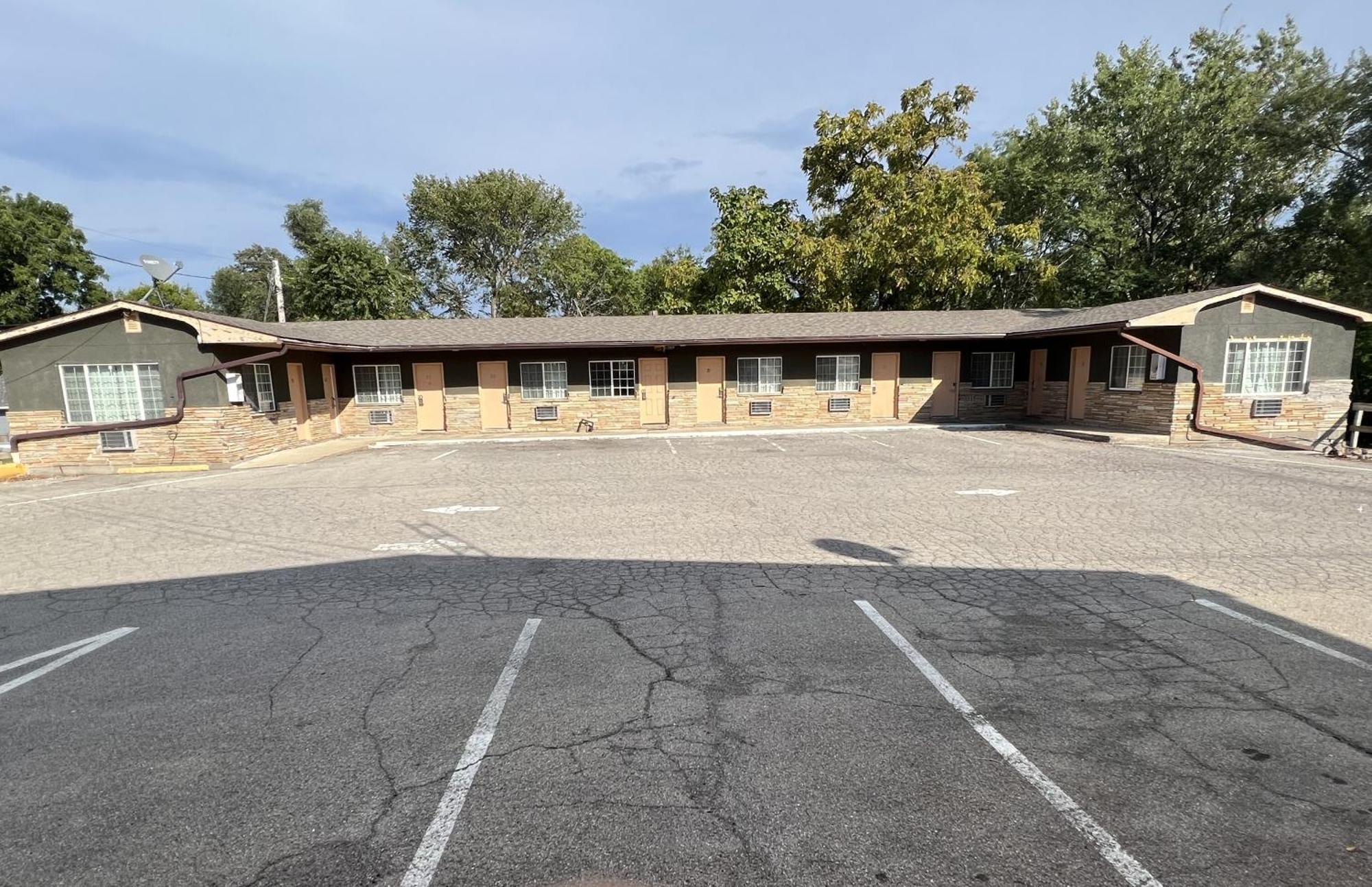 Westbridge Inn And Suites Centerville Exterior photo