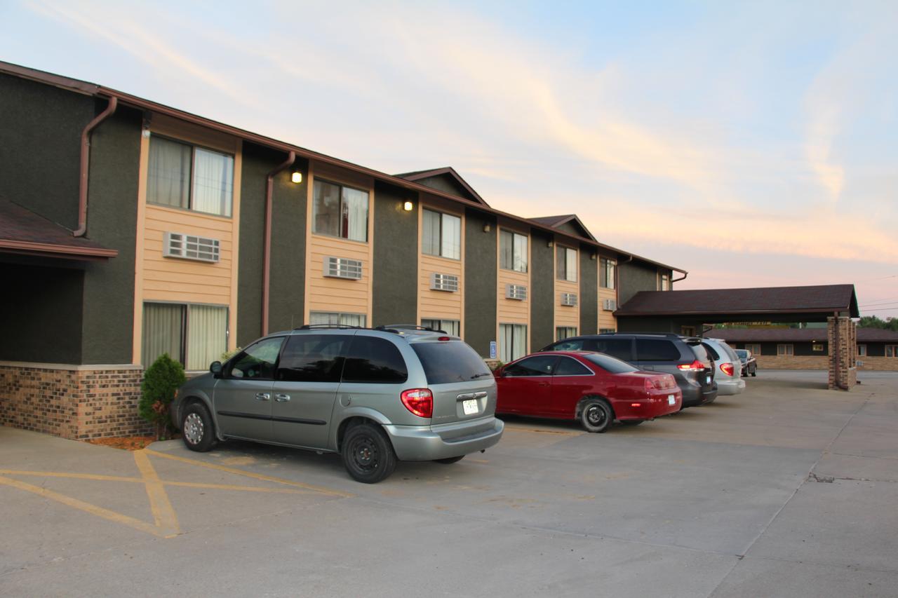 Westbridge Inn And Suites Centerville Exterior photo