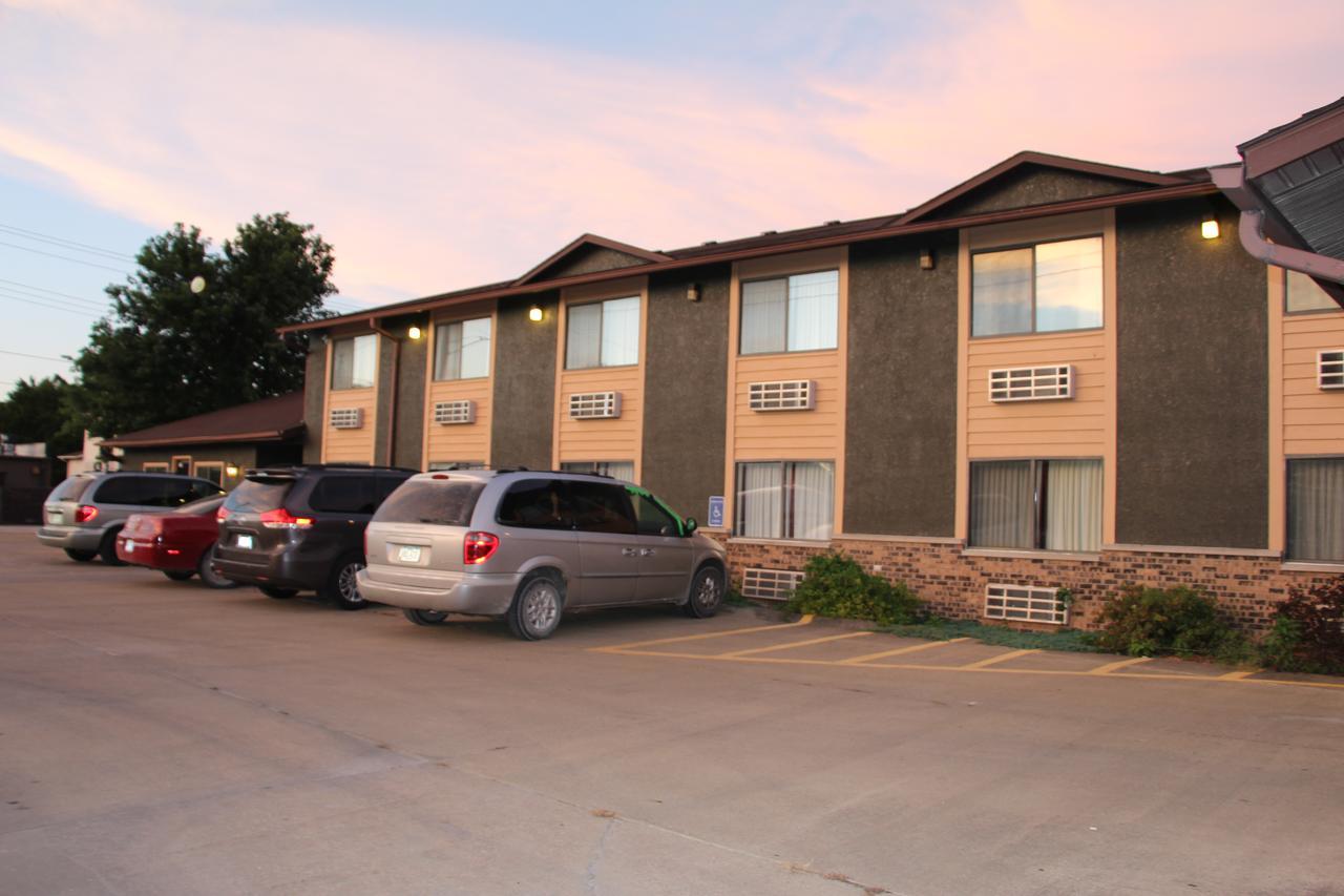 Westbridge Inn And Suites Centerville Exterior photo